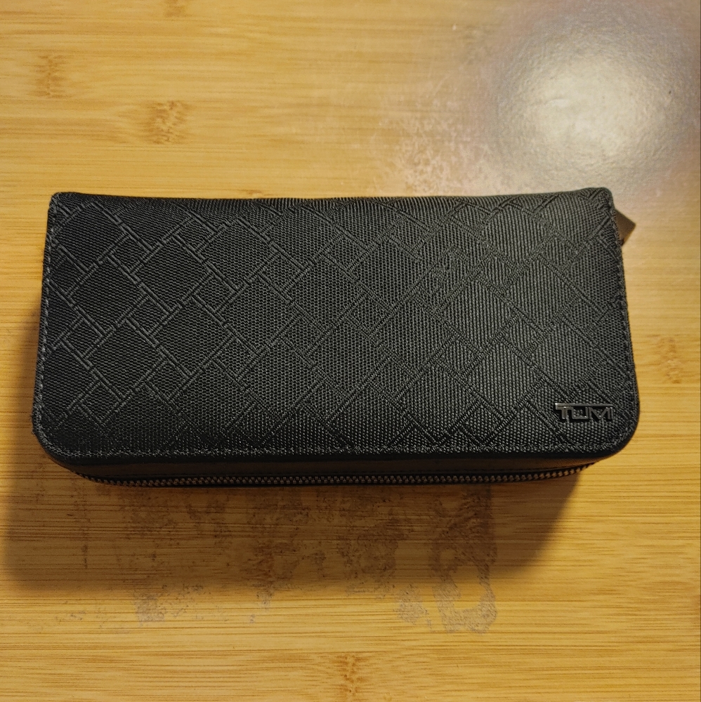 Fabric clutch wallet